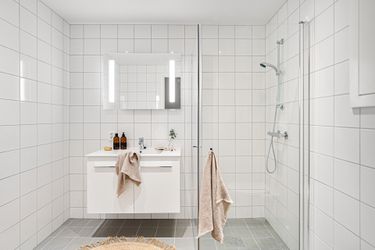 Choosing the Perfect Shower Enclosure: 7 Key Considerations