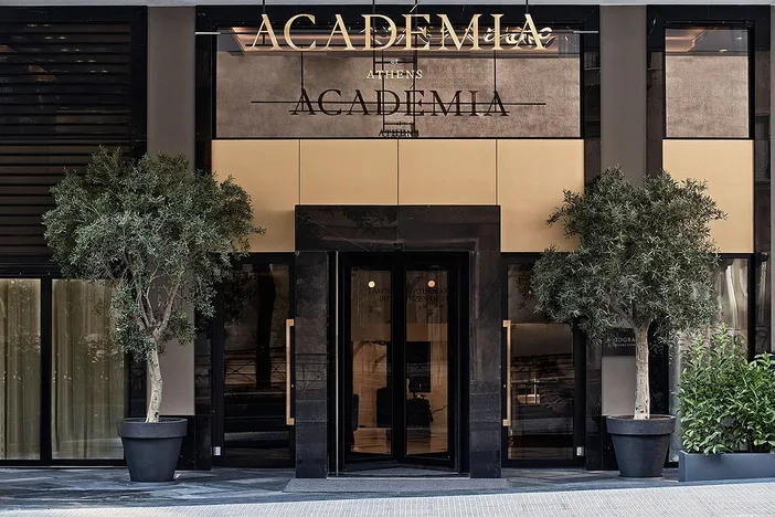 Mampara de ducha Fusa realzando el lujo del Hotel Academia