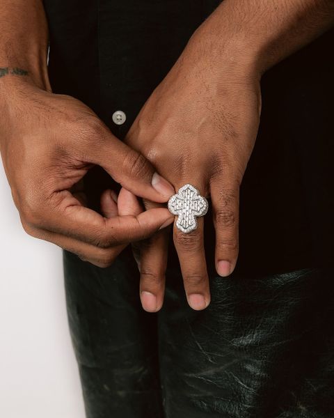 FLEUR CROSS RING - WHITE GOLD