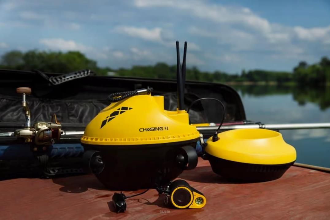 Aquatic Drone Drops Its Camera to Look for Fish